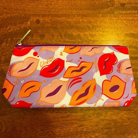 *DONATED to Pepe Fund* Clinique Cosmetic Bag with Lips Pattern NWOT - Picture 1 of 7